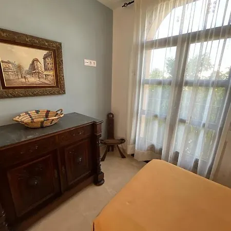 Vandrerhjem Alyana *