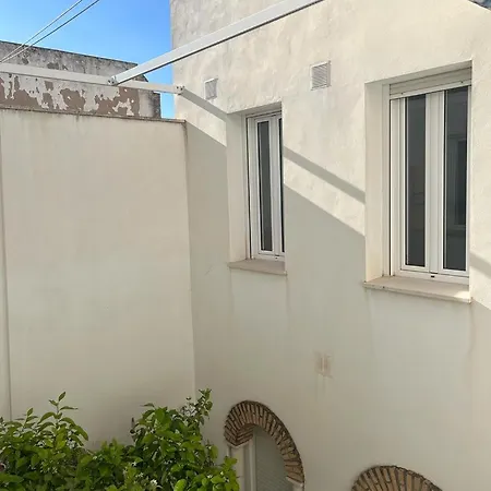 Vandrerhjem Alyana *